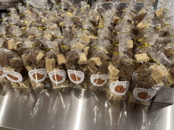 Une belle commande pour le Club de Badminton de Neuvic de Mussidan, Biscuit Time
